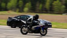 AMS Alpha 12+ Nissan GT-R Racegas vs BMW S1000RR (2nd driver) trial run: GTR-store.EU